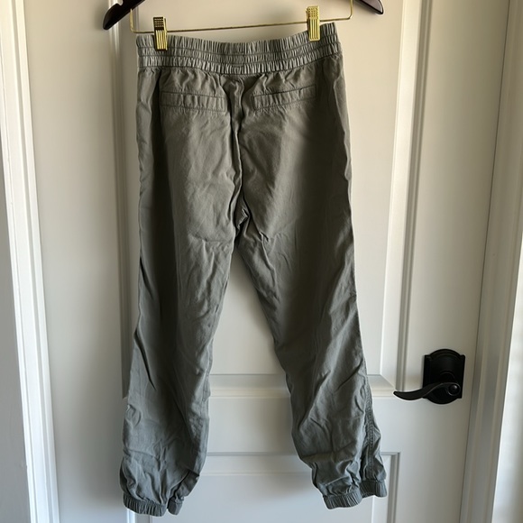 Gap Kids Lightweight Everyday Joggers in sage green XL - Picture 5 of 7